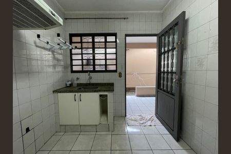 Casa à venda com 218m², 4 quartos e 2 vagas Casa à venda com 218m², 4 quartos e 2 vagasCozinha 2