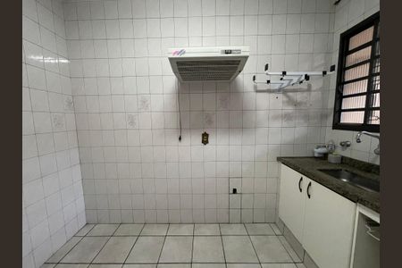 Casa à venda com 218m², 4 quartos e 2 vagas Casa à venda com 218m², 4 quartos e 2 vagasCozinha 2