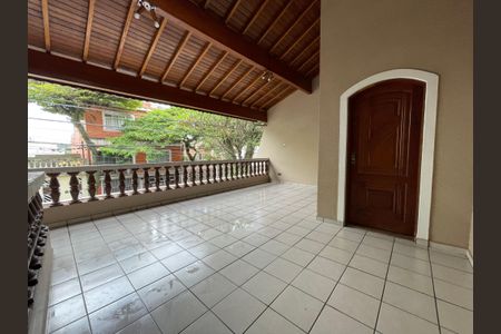 Casa à venda com 218m², 4 quartos e 2 vagas Casa à venda com 218m², 4 quartos e 2 vagasVaranda