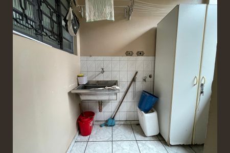 Casa à venda com 218m², 4 quartos e 2 vagas Casa à venda com 218m², 4 quartos e 2 vagasÁrea de Serviço