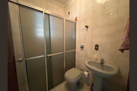 Casa à venda com 218m², 4 quartos e 2 vagas Casa à venda com 218m², 4 quartos e 2 vagasBanheiro 2