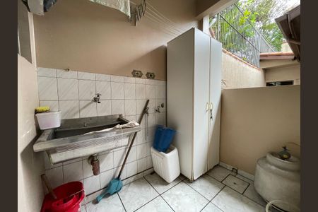 Casa à venda com 218m², 4 quartos e 2 vagas Casa à venda com 218m², 4 quartos e 2 vagasÁrea de Serviço