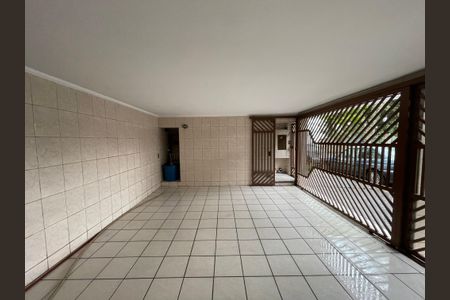 Casa à venda com 218m², 4 quartos e 2 vagas Casa à venda com 218m², 4 quartos e 2 vagasGaragem