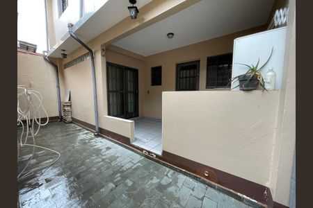 Casa à venda com 218m², 4 quartos e 2 vagas Casa à venda com 218m², 4 quartos e 2 vagasEdícula