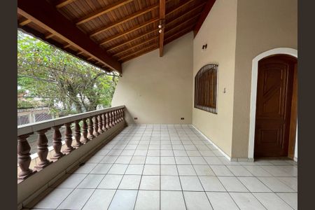 Casa à venda com 218m², 4 quartos e 2 vagas Casa à venda com 218m², 4 quartos e 2 vagasVaranda