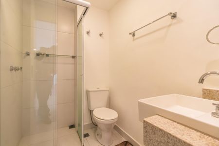 Banheiro de apartamento para alugar com 1 quarto, 49m² em Bethaville I, Barueri