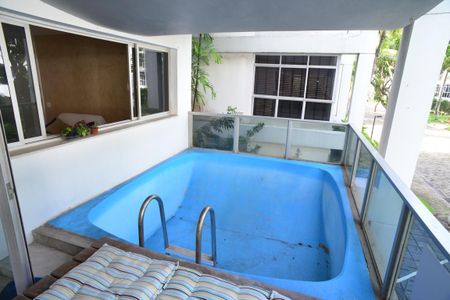 Apartamento para alugar com 215m², 4 quartos e 4 vagas Apartamento para alugar com 215m², 4 quartos e 4 vagasPiscina