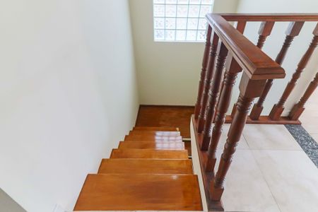 Casa à venda com 336m², 5 quartos e 5 vagasEscadas