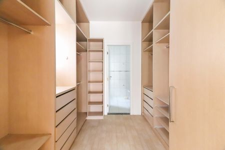 Casa à venda com 336m², 5 quartos e 5 vagasSuite 4