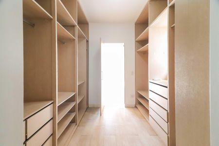 Casa à venda com 336m², 5 quartos e 5 vagasSuite 4