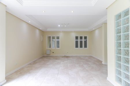 Casa à venda com 336m², 5 quartos e 5 vagasSala