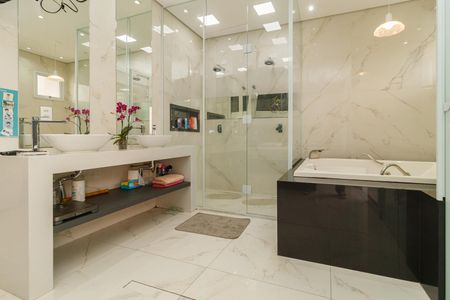 Casa à venda com 292m², 4 quartos e 3 vagasSuíte banheiro