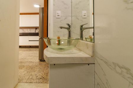 Casa à venda com 292m², 4 quartos e 3 vagasBanheiro