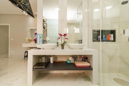 Casa à venda com 292m², 4 quartos e 3 vagasSuíte banheiro