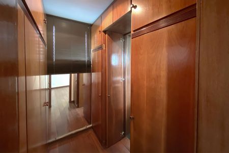 Apartamento à venda com 155m², 4 quartos e 2 vagasCloset da suíte 1