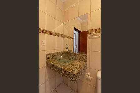 Casa à venda com 180m², 4 quartos e 5 vagas Casa à venda com 180m², 4 quartos e 5 vagasBanheiro 1