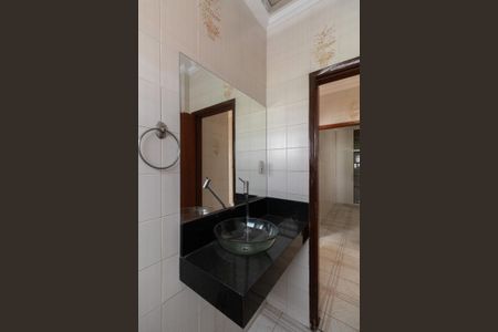 Casa à venda com 180m², 4 quartos e 5 vagas Casa à venda com 180m², 4 quartos e 5 vagasLavabo