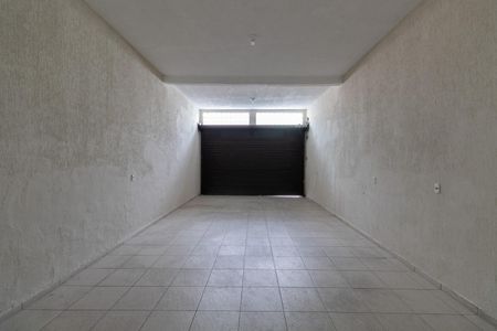 Casa à venda com 180m², 4 quartos e 5 vagas Casa à venda com 180m², 4 quartos e 5 vagasGaragem