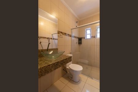 Casa à venda com 180m², 4 quartos e 5 vagas Casa à venda com 180m², 4 quartos e 5 vagasBanheiro 1