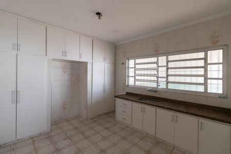 Casa à venda com 180m², 4 quartos e 5 vagas Casa à venda com 180m², 4 quartos e 5 vagasCozinha