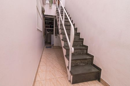 Casa à venda com 200m², 2 quartos e 2 vagas Casa à venda com 200m², 2 quartos e 2 vagasÁrea de Serviço/Escada acesso Casa 2