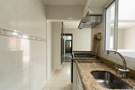 Casa para alugar com 300m², 3 quartos e 3 vagasCozinha 