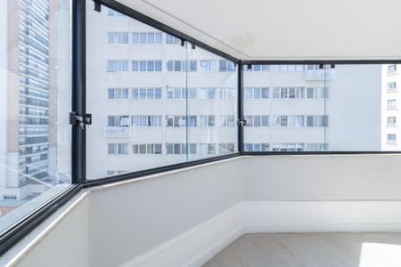 Apartamento à venda com 284m², 3 quartos e 3 vagas Apartamento à venda com 284m², 3 quartos e 3 vagasVaranda da Sala - Piso Superior