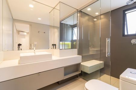 Apartamento à venda com 284m², 3 quartos e 3 vagas Apartamento à venda com 284m², 3 quartos e 3 vagasBanheiro da Suíte