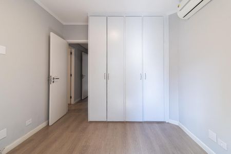 Apartamento à venda com 284m², 3 quartos e 3 vagas Apartamento à venda com 284m², 3 quartos e 3 vagasQuarto 2