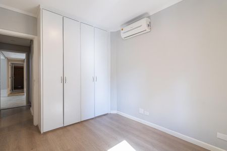 Apartamento à venda com 284m², 3 quartos e 3 vagas Apartamento à venda com 284m², 3 quartos e 3 vagasQuarto 2