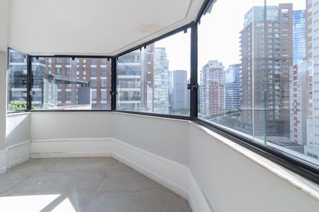 Apartamento à venda com 284m², 3 quartos e 3 vagas Apartamento à venda com 284m², 3 quartos e 3 vagasVaranda da Sala - Piso Superior