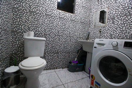 Casa à venda com 70m², 2 quartos e sem vagaBanheiro e Área de Serviço 