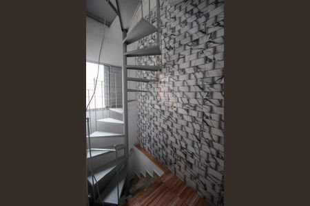 Casa à venda com 70m², 2 quartos e sem vagaEscada