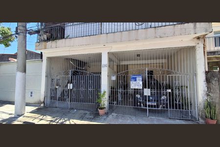 Casa à venda com 250m², 3 quartos e 2 vagas Casa à venda com 250m², 3 quartos e 2 vagasFachada