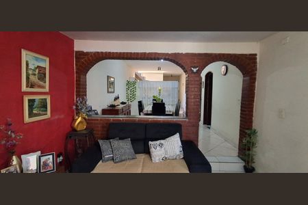 Casa à venda com 250m², 3 quartos e 2 vagas Casa à venda com 250m², 3 quartos e 2 vagasSala