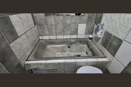 Casa à venda com 250m², 3 quartos e 2 vagas Casa à venda com 250m², 3 quartos e 2 vagasBanheiro Suíte