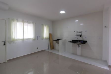 Cozinha / Sala e área de serviço de apartamento para alugar com 2 quartos, 45m² em Jardim Cocaia, Guarulhos