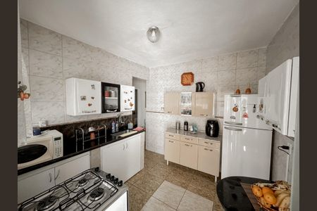 Casa à venda com 200m², 2 quartos e 4 vagas Casa à venda com 200m², 2 quartos e 4 vagasCozinha