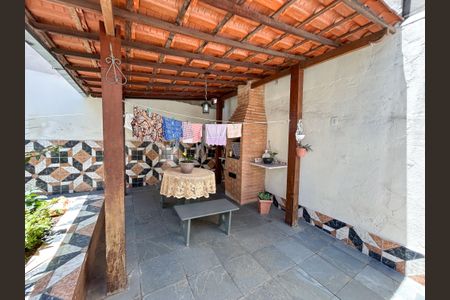 Casa à venda com 200m², 2 quartos e 4 vagas Casa à venda com 200m², 2 quartos e 4 vagasChurrasqueira