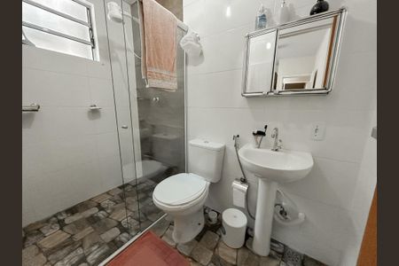 Casa à venda com 200m², 2 quartos e 4 vagas Casa à venda com 200m², 2 quartos e 4 vagasBanheiro quarto 1