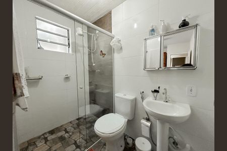 Casa à venda com 200m², 2 quartos e 4 vagas Casa à venda com 200m², 2 quartos e 4 vagasBanheiro quarto 1