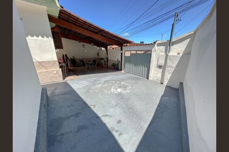 Casa à venda com 200m², 2 quartos e 4 vagas Casa à venda com 200m², 2 quartos e 4 vagasGaragem
