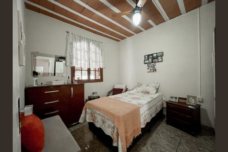 Casa à venda com 200m², 2 quartos e 4 vagas Casa à venda com 200m², 2 quartos e 4 vagasQuarto