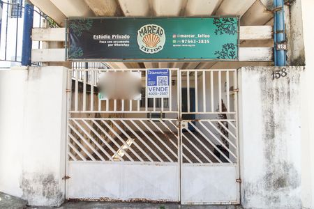 Casa à venda com 241m², 2 quartos e 1 vaga Casa à venda com 241m², 2 quartos e 1 vagaFachada