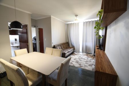 Sala de apartamento para alugar com 1 quarto, 55m² em Vila Itapura, Campinas
