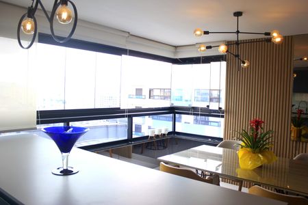 Apartamento para alugar com 89m², 2 quartos e 2 vagasCozinha e varanda