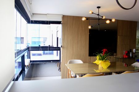 Apartamento para alugar com 89m², 2 quartos e 2 vagasCozinha e varanda