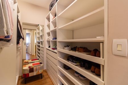 Apartamento à venda com 145m², 3 quartos e 1 vaga Apartamento à venda com 145m², 3 quartos e 1 vagaCloset