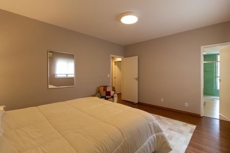 Apartamento à venda com 145m², 3 quartos e 1 vaga Apartamento à venda com 145m², 3 quartos e 1 vagaSuíte