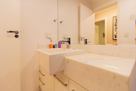 Apartamento à venda com 145m², 3 quartos e 1 vaga Apartamento à venda com 145m², 3 quartos e 1 vagaBanheiro